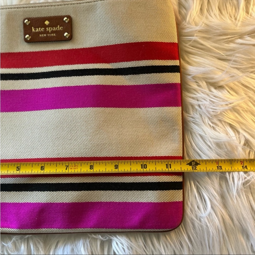 NWT’s Kate Spade Island Striped XL pouch - Picture 7 of 8